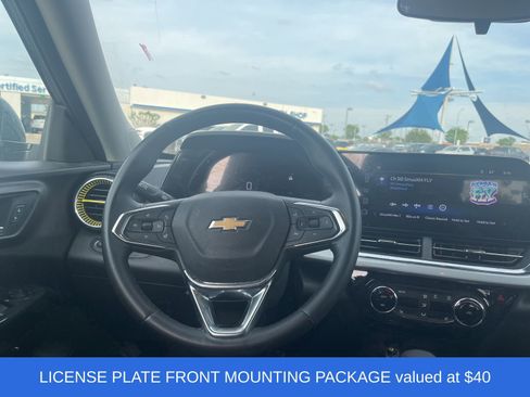 Used 2025 Chevrolet Trax LT w/ Driver Confidence Package image 5