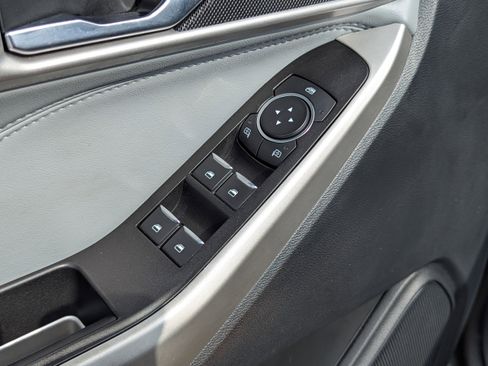 Used 2022 Ford Explorer XLT w/ Equipment Group 202A image 18