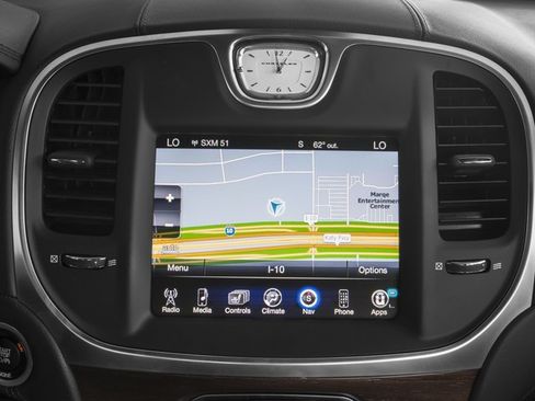 Used 2016 Chrysler 300 C Platinum w/ Safetytec Plus Group AWD/4WD image 23