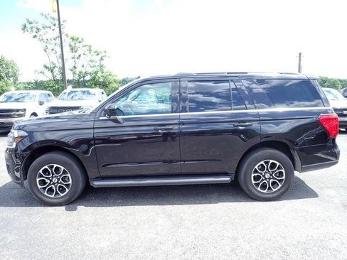 Used 2024 Ford Expedition XLT AWD/4WD image 2