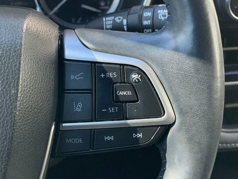 Used 2022 Toyota Highlander XLE image 14