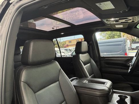 Used 2022 Chevrolet Suburban LT w/ Luxury Package AWD/4WD image 38