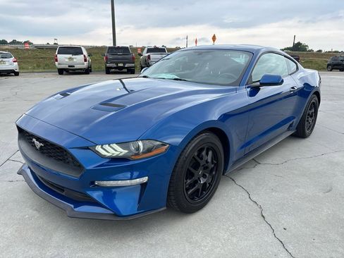 Used 2018 Ford Mustang Coupe RWD image 8