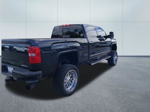 Used 2018 GMC Sierra 3500 Denali w/ Suspension Package, Off-Road AWD/4WD image 8