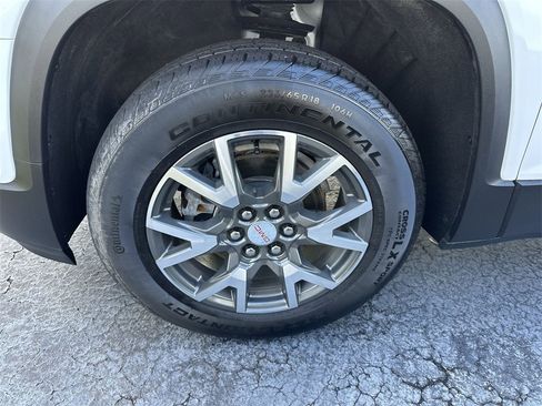 Certified 2023 GMC Acadia SLE w/ Driver Convenience Package image 10