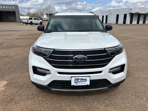 Used 2022 Ford Explorer XLT w/ Equipment Group 202A image 6