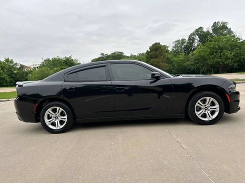 Used 2019 Dodge Charger SXT w/ Leather Interior Group RWD image 5