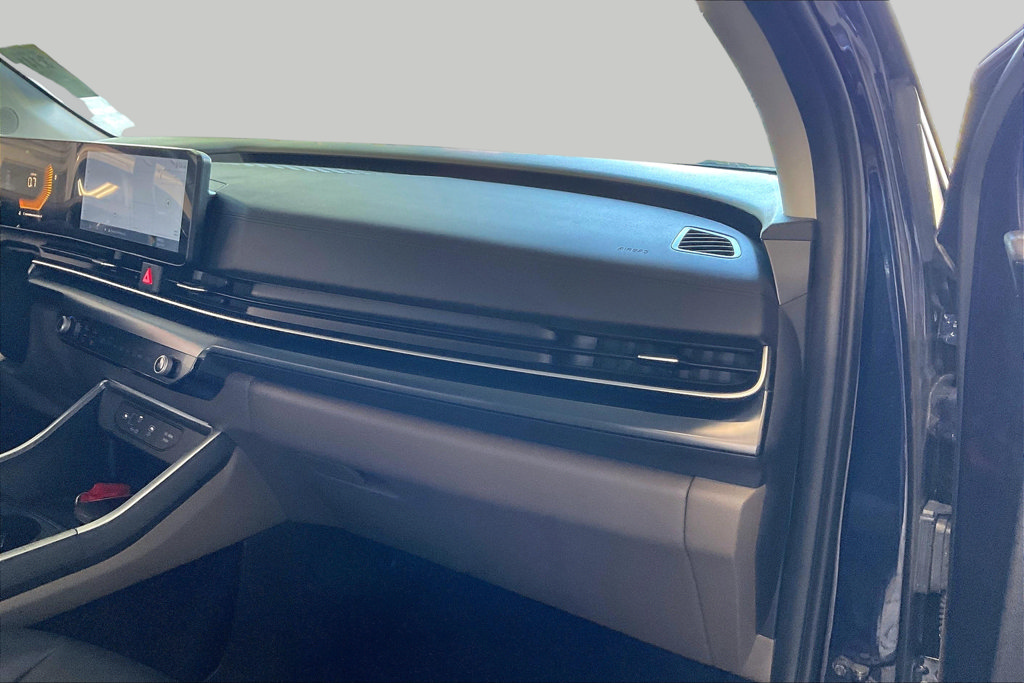 Used 2026 Kia Carnival FWD image 23