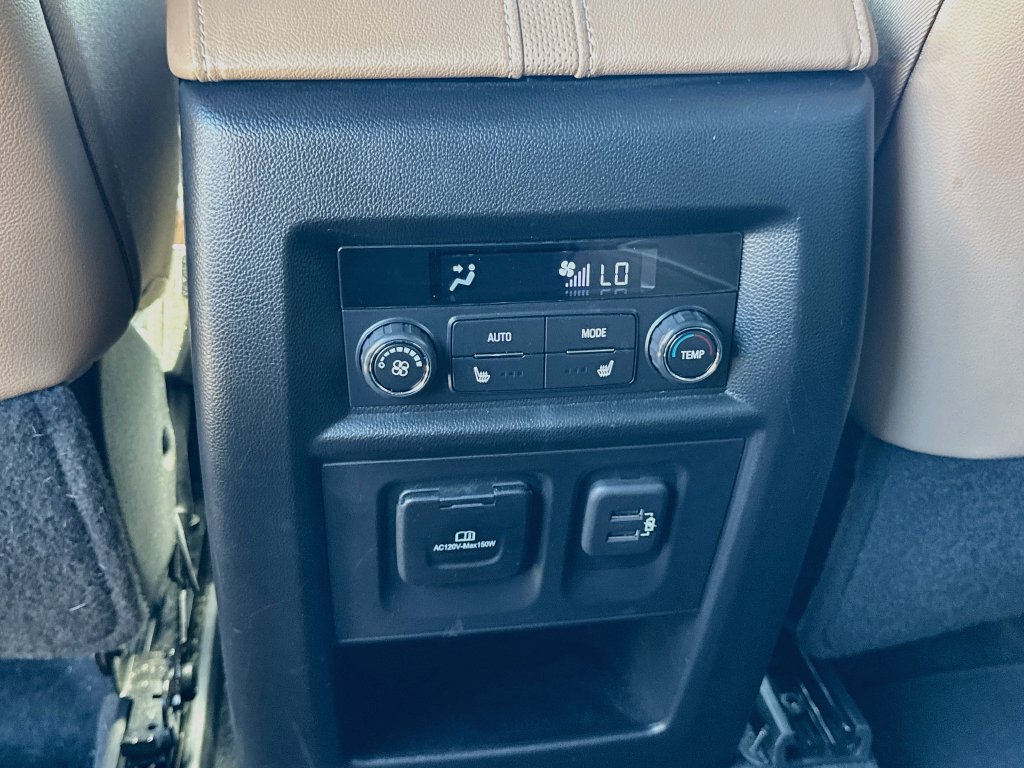 Used 2023 Chevrolet Traverse Premier FWD image 27