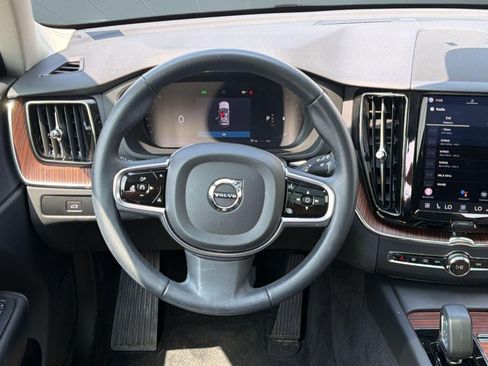 Certified 2023 Volvo XC60 B5 Plus AWD/4WD image 24