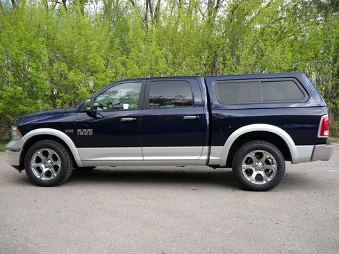 Used 2017 RAM 1500 Laramie AWD/4WD image 4