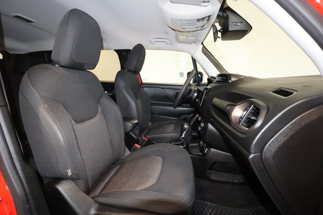 Used 2023 Jeep Renegade Latitude AWD/4WD image 27