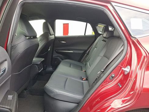 Used 2021 Toyota Venza XLE image 12