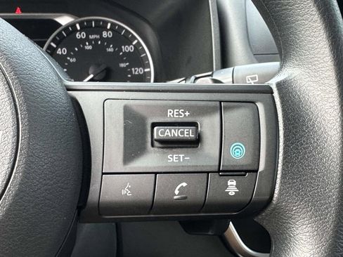 Used 2024 Nissan Rogue SV image 30