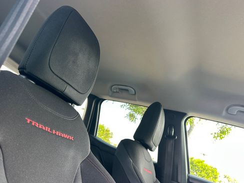 Used 2015 Jeep Renegade Trailhawk w/ Cold Weather Group image 25