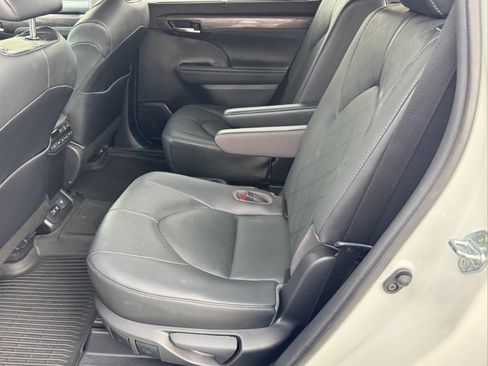 Used 2021 Toyota Highlander Platinum AWD/4WD image 10