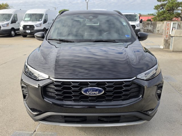 Used 2025 Ford Escape ST-Line Select AWD/4WD image 2
