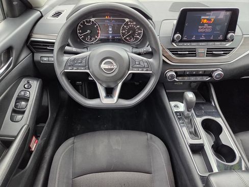 Used 2024 Nissan Altima 2.5 SV FWD image 15