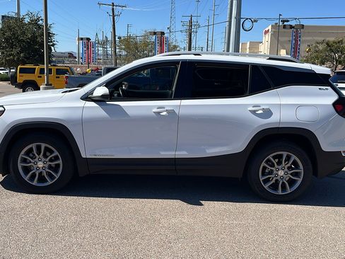 Certified 2023 GMC Terrain SLT image 4