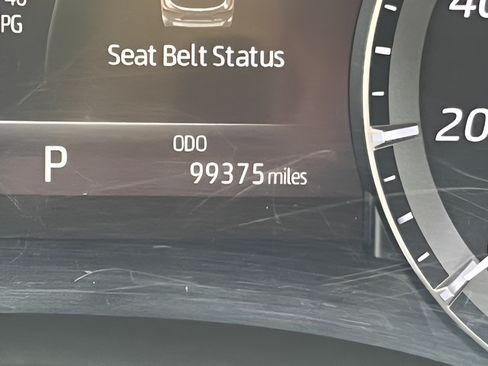 Used 2021 Toyota Highlander XLE FWD image 22