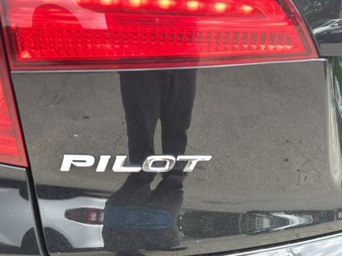 Used 2016 Honda Pilot Touring image 37