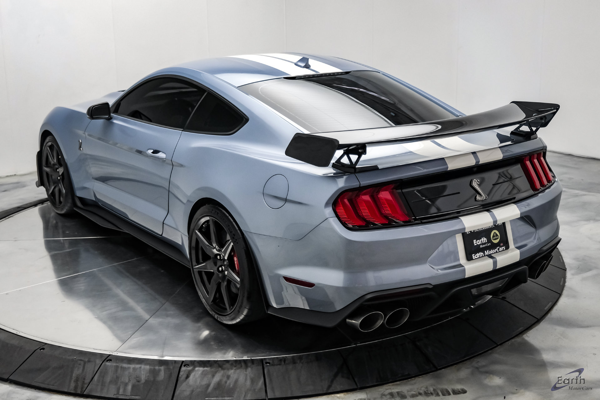 Used 2022 Ford Mustang Shelby GT500 w/ Carbon Fiber Track Pack RWD image 14
