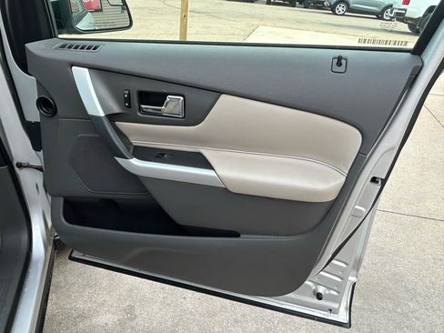 Used 2013 Ford Edge SEL FWD image 16