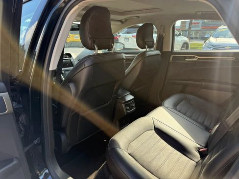 Used 2014 Ford Fusion SE w/ Equipment Group 202A FWD image 13