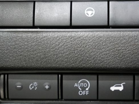 Used 2025 Nissan Rogue SV image 14