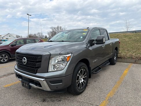 Used 2021 Nissan Titan SV w/ SV Convenience Package image 7