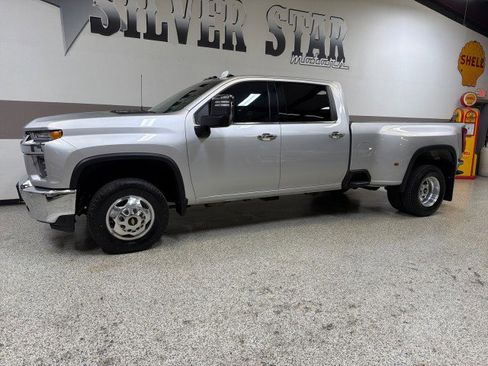 Used 2021 Chevrolet Silverado 3500 LTZ w/ LTZ Texas Edition image 4