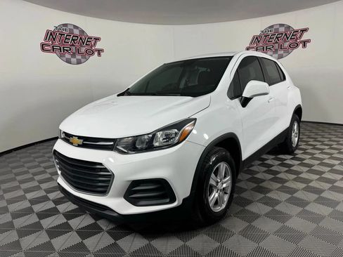 Used 2022 Chevrolet Trax LS w/ Tint and Cruise Package AWD/4WD image 3