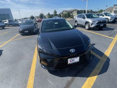 Used 2025 Toyota Camry LE FWD image 5
