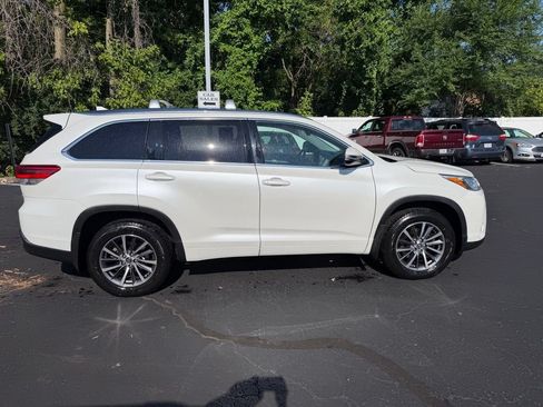 Used 2018 Toyota Highlander XLE AWD/4WD image 5