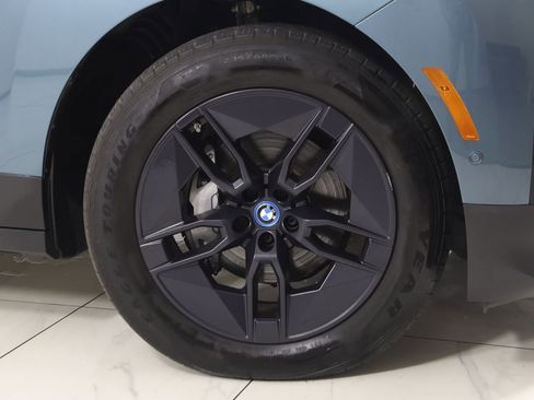 Used 2023 BMW iX xDrive50 w/ Convenience Package AWD/4WD image 17