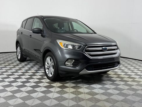 Used 2017 Ford Escape SE FWD image 3
