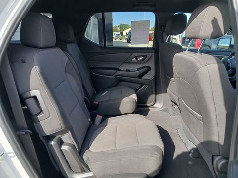 Certified 2023 Chevrolet Traverse LT w/ Rear Camera Mirror Package image 17
