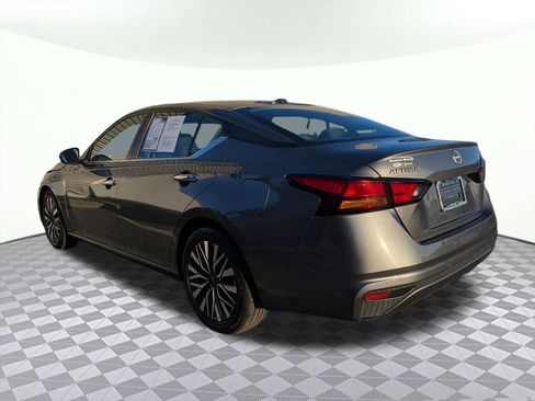 Used 2024 Nissan Altima 2.5 SV image 5