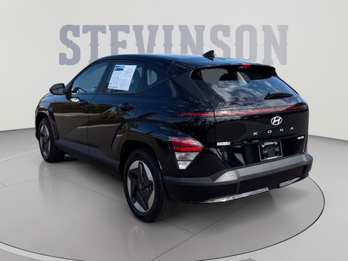 Certified 2024 Hyundai Kona SE FWD image 3