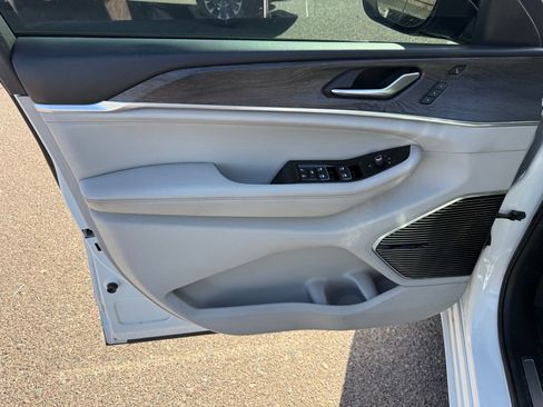 Used 2021 Jeep Grand Cherokee L Overland w/ Advanced Protech Group III AWD/4WD image 16