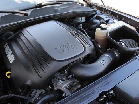 Used 2019 Dodge Challenger R/T w/ Driver Convenience Group RWD image 24