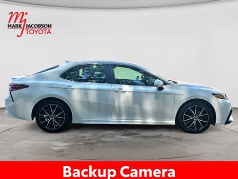 Used 2023 Toyota Camry SE FWD image 7
