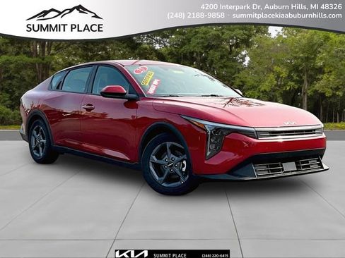 Certified 2025 Kia K4 FWD image 1