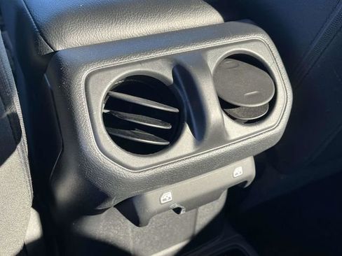 Used 2021 Jeep Wrangler Unlimited Sport image 19