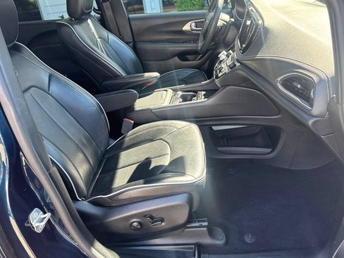 Used 2023 Chrysler Pacifica Limited w/ S Appearance Package FWD image 55