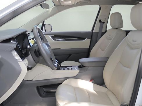 Used 2021 Cadillac XT6 Premium Luxury image 12