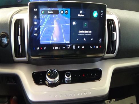 Used 2025 Ford Expedition Active AWD/4WD image 27