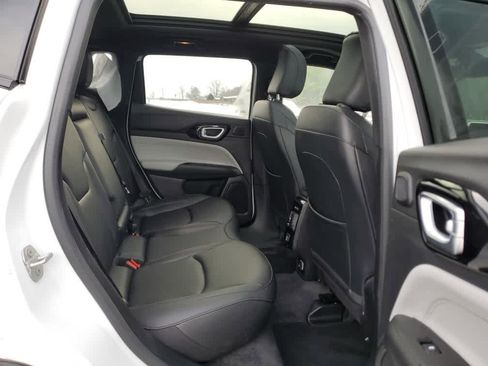 Used 2024 Jeep Compass Limited w/ Sun and Sound Group image 23