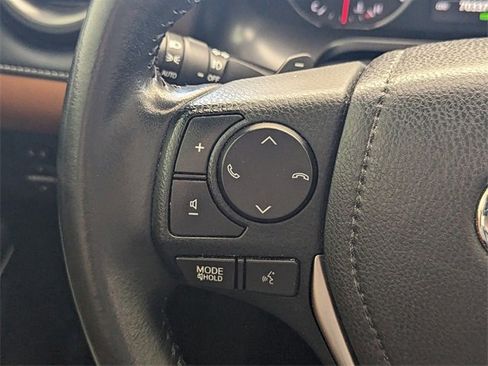 Used 2018 Toyota RAV4 SE image 29