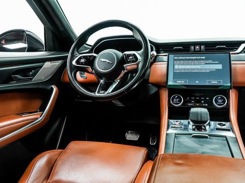 Used 2021 Jaguar F-PACE R-Dynamic S image 21